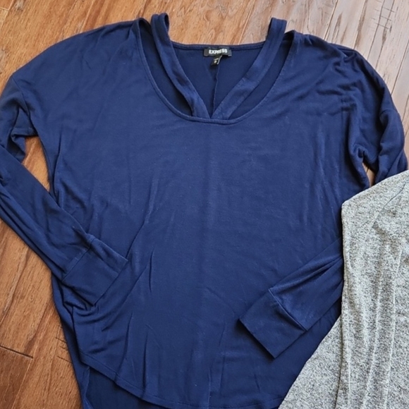 Two Express ladies lightweight sweaters - Picture 2 of 7